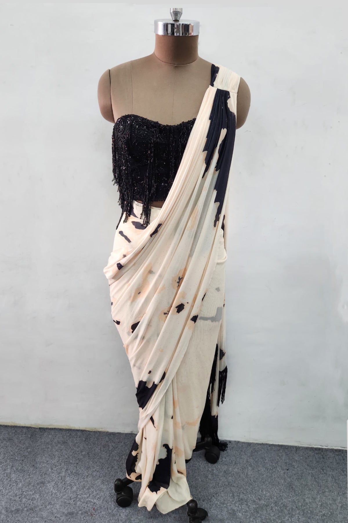 Rubina Dilaik in Aliyana – The Luxe Monochrome Saree Edit
