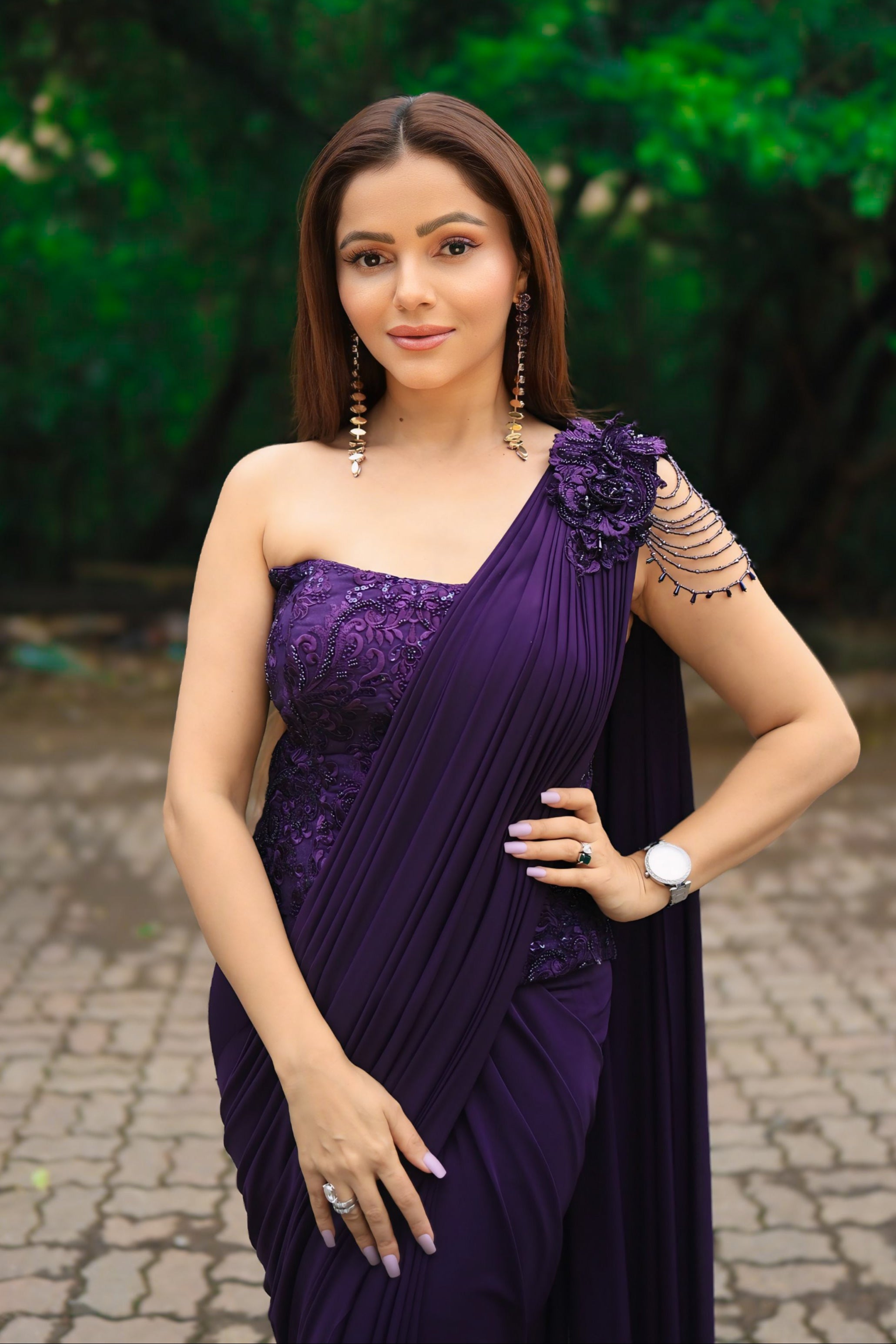 Violet allure sculpted to perfection - Rubina dazzles in Aliyana's statement drape!