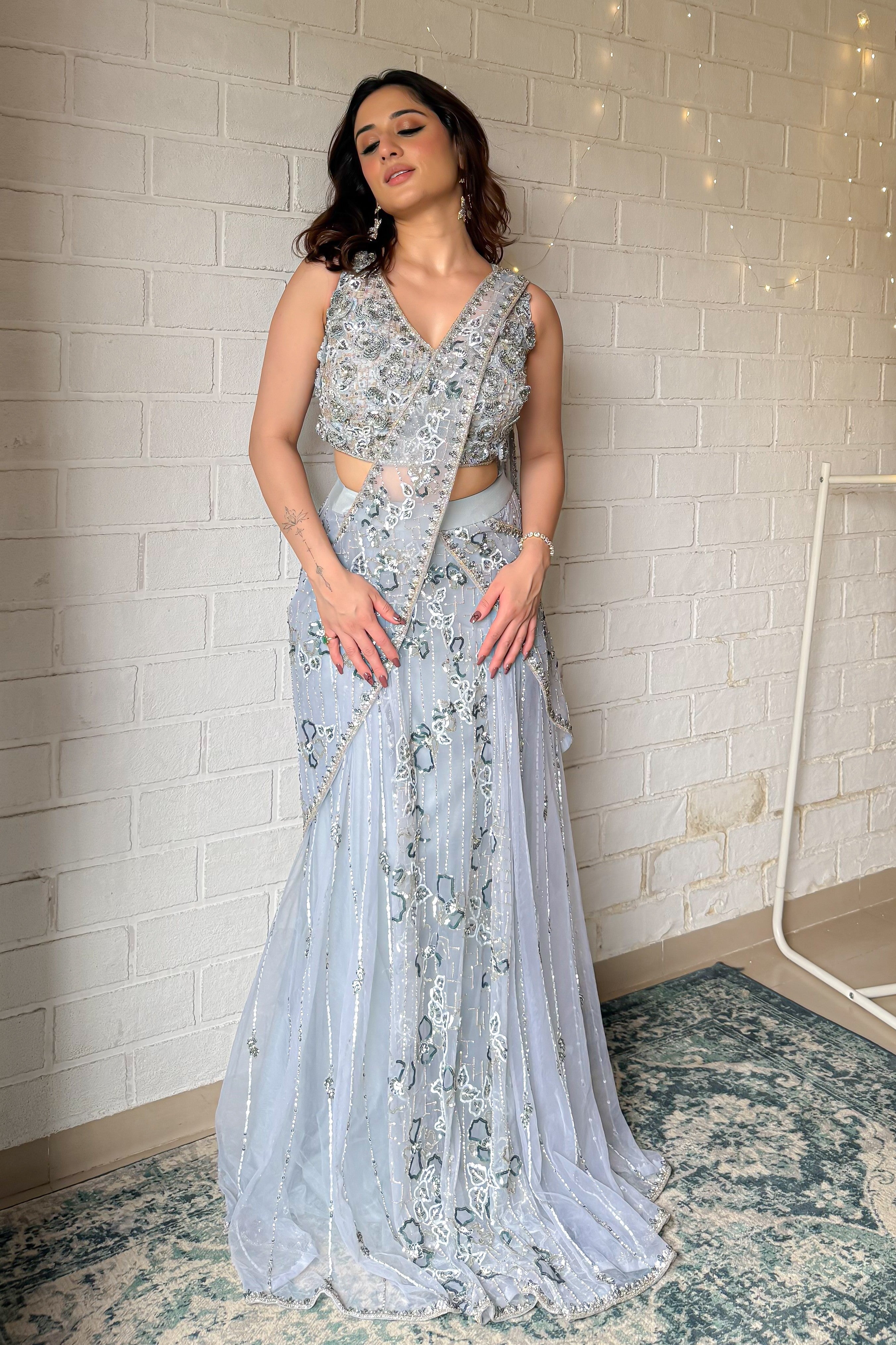 Frost & Flair: A Glamorous Fusion Drape