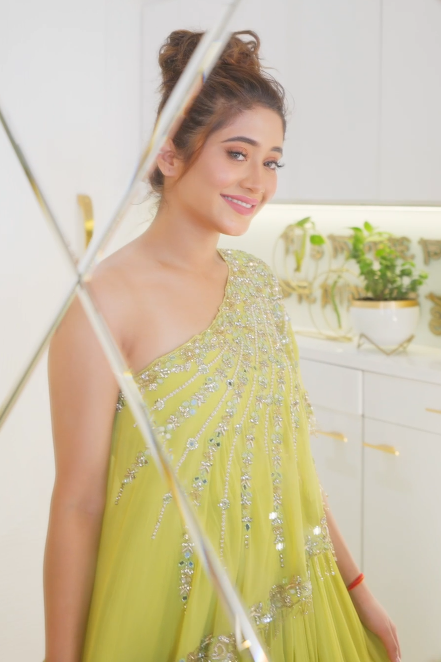 Shivangi Joshi Shines in Bright Yellow Dress at Stardust Awards 2019