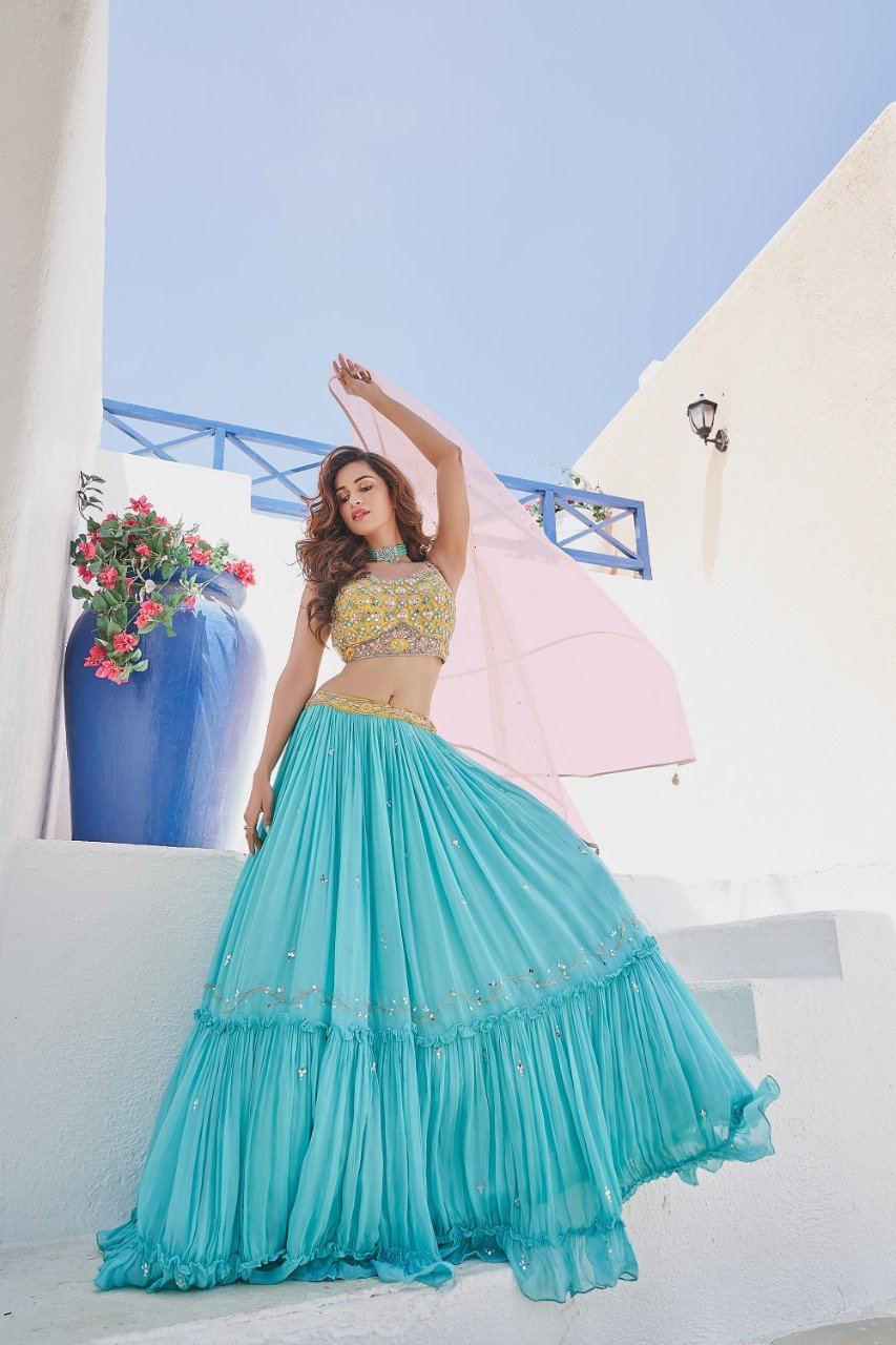 Meena Bazaar | Madhubala | Indian dresses, Bollywood fashion, Stylish  dresses for girls